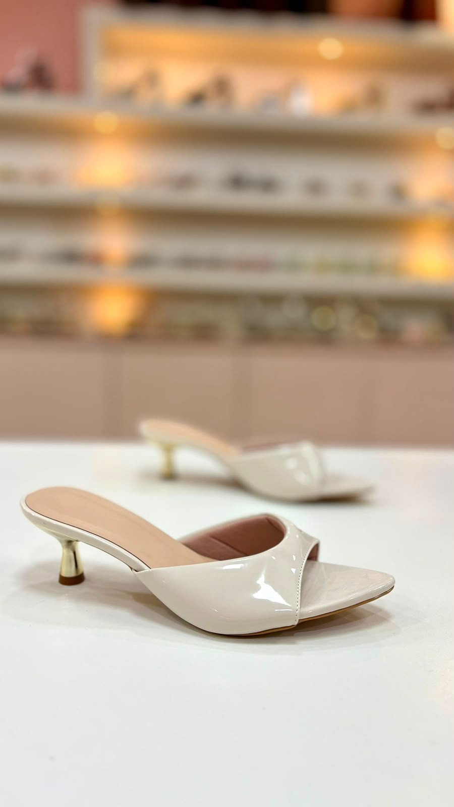 Mule off-white de verniz